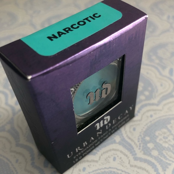 UD Narcotic Eyeshadow - Picture 3 of 5